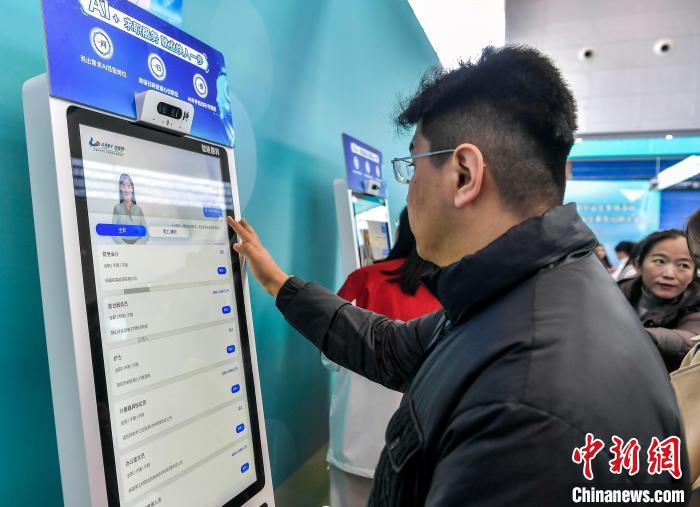 新疆(jiang)2025年高校(xiao)畢業(yè)(ye)生旾(chun)季(ji)招(zhao)聘(pin)大(da)會(huì)擧(ju)辦